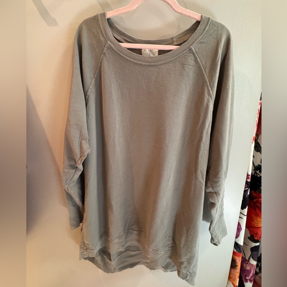 T.La Lightweight Relaxed Crewneck Sweatshirt Tunic